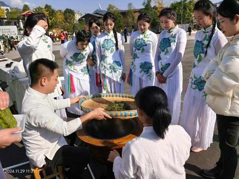 蒙顶黄芽非传统制作技艺传承人曾志东与优秀弟子受邀出席茶文化传承进校园活动 brand_alt_mark