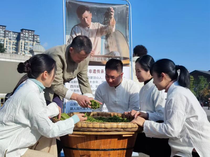 蒙顶黄芽非传统制作技艺传承人曾志东与优秀弟子受邀出席茶文化传承进校园活动 brand_alt_mark