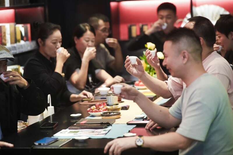 品牌方法论 茶产业十大趋势——价格两极化 brand_alt_mark