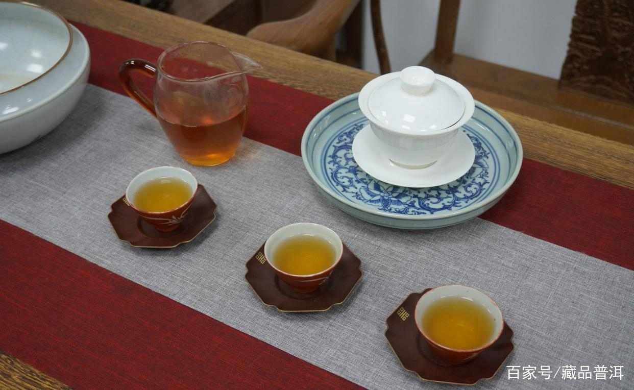 普洱茶冲泡技巧：选择茶具、水温控制与醒茶方法全解析