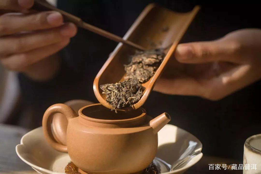 普洱茶冲泡技巧：选择茶具、水温控制与醒茶方法全解析