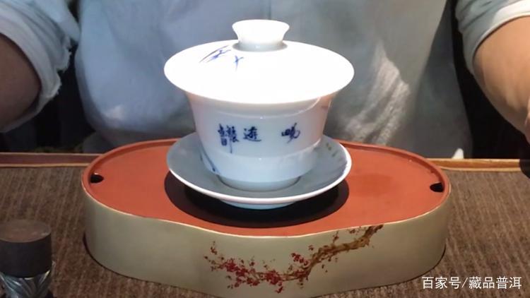 普洱茶盖碗选择指南：薄胎 vs 厚壁，如何挑选合适尺寸？