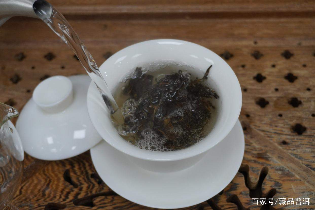 普洱茶盖碗选择指南：薄胎 vs 厚壁，如何挑选合适尺寸？
