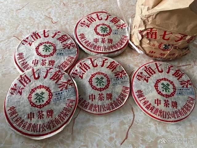 2003下关质检饼8653，中茶绿印、质检蓝章、繁体字！牢记这些细节