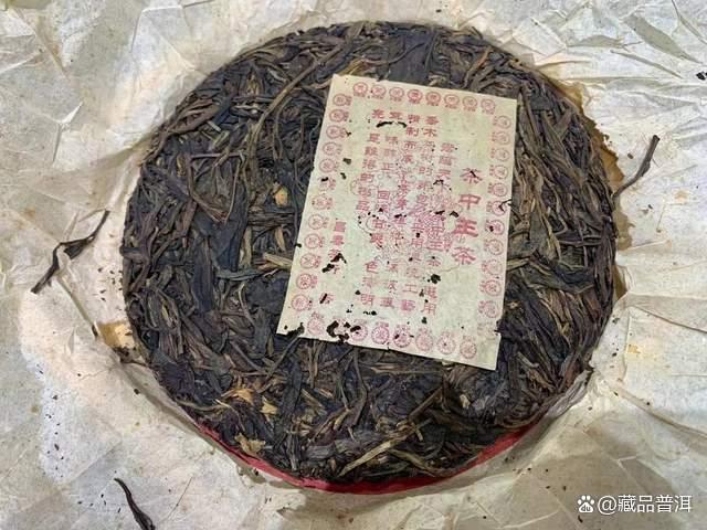昌泰2004年茶中王茶橡筋饼，易昌号御品等级，彰显易武风范！