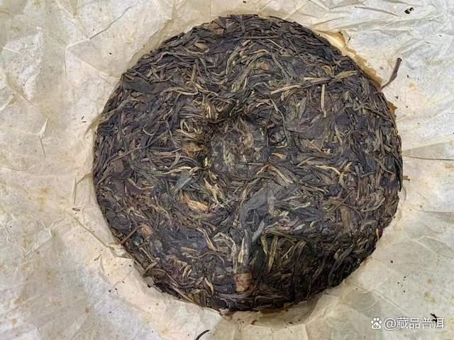 昌泰2004年茶中王茶橡筋饼，易昌号御品等级，彰显易武风范！