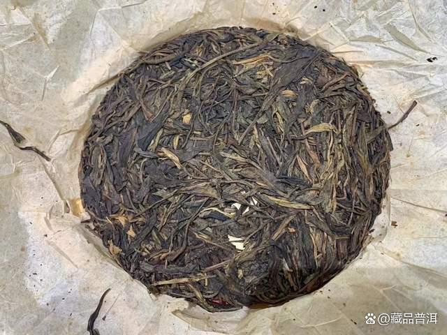 昌泰2004年茶中王茶橡筋饼，易昌号御品等级，彰显易武风范！