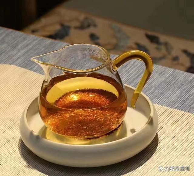 昌泰2004年茶中王茶橡筋饼，易昌号御品等级，彰显易武风范！