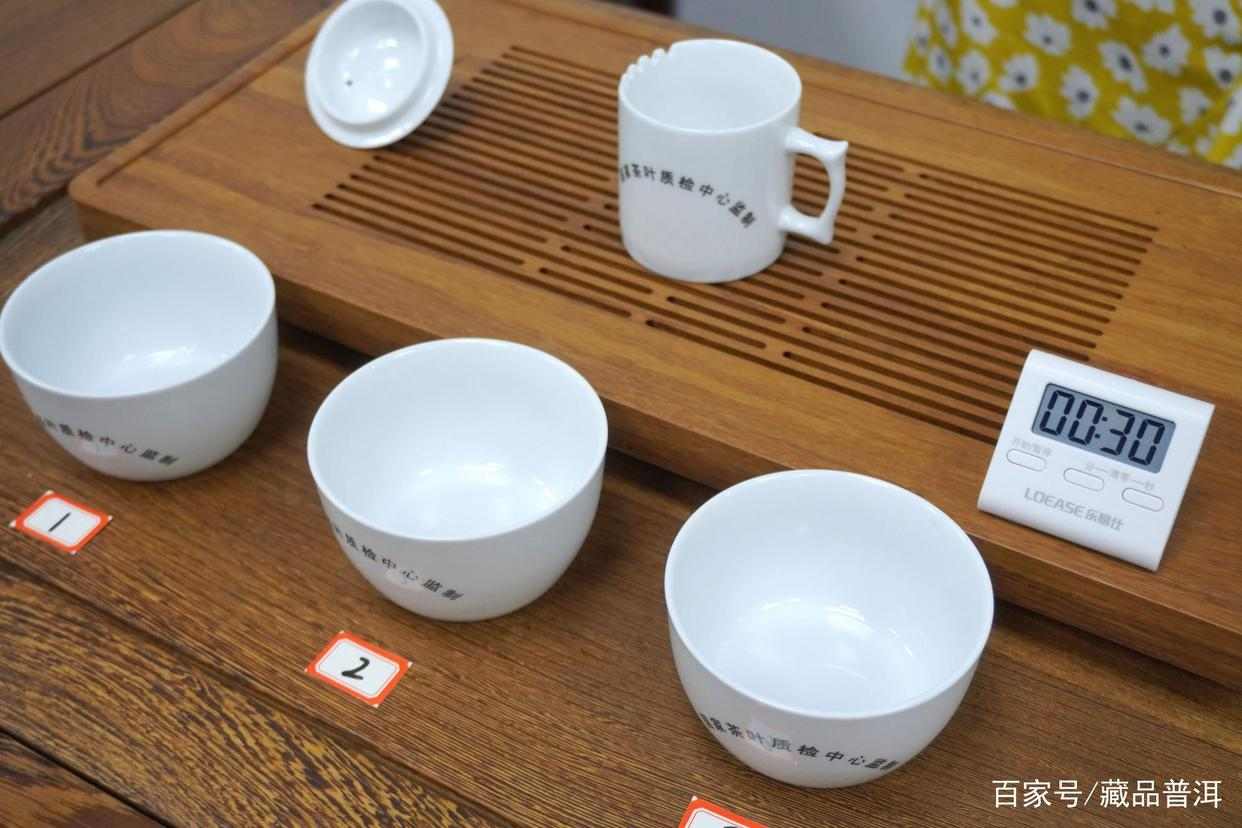 2004年老同志熟茶饼怎么样？开汤审评过程详解！邹炳良经典代表作