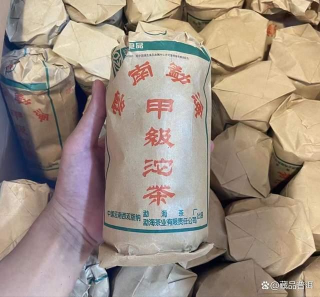 大益2003年白菜标甲级沱，勐海茶厂出品，风靡中老期普洱藏茶市场