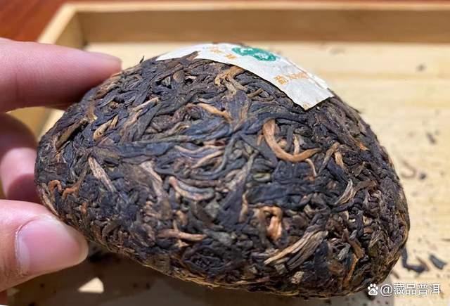 大益2004年班章珍藏青沱深度解析,班章大白菜系列代表作品鉴 大益2004年班章珍藏青沱深度解析,班章大白菜系列代表作品鉴