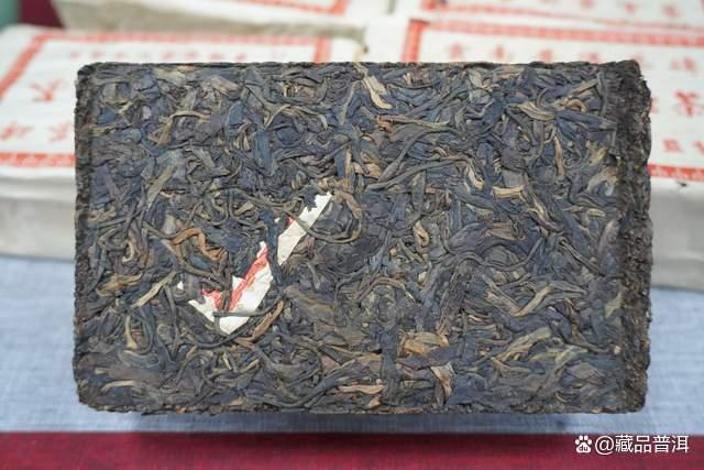 2004年澳门华联青砖普洱茶深度解析,中老期茶明星产品揭秘 2004年澳门华联青砖普洱茶深度解析,中老期茶明星产品揭秘