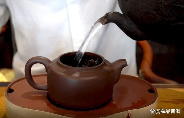 普洱熟茶冲泡全攻略，告别酱油汤学会正确泡茶方法