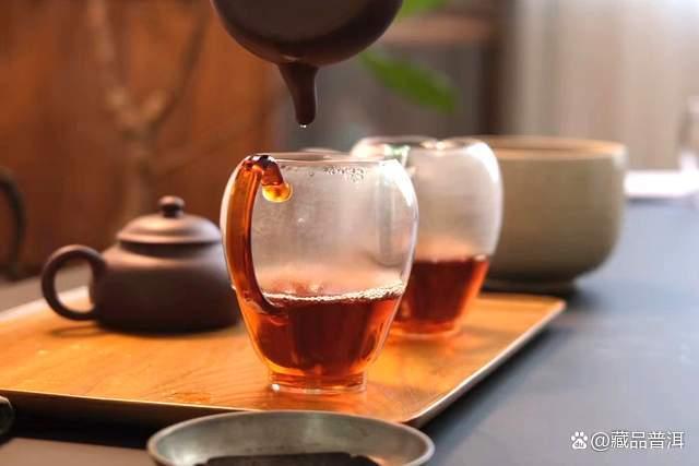 普洱茶冲泡茶具选择指南：盖碗与紫砂壶优缺点对比