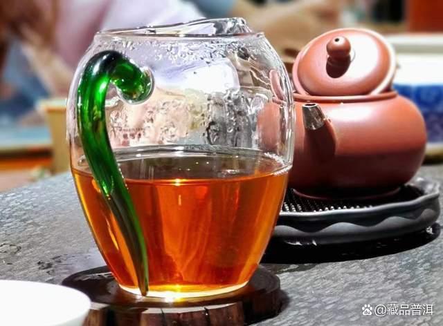 普洱茶冲泡茶具选择指南：盖碗与紫砂壶优缺点对比