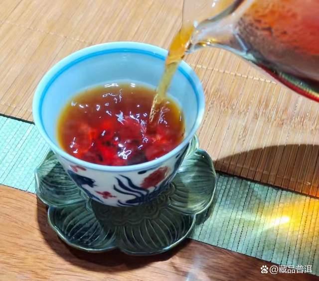 普洱茶为什么越陈越香？收藏价值高的茶叶具备三大特征
