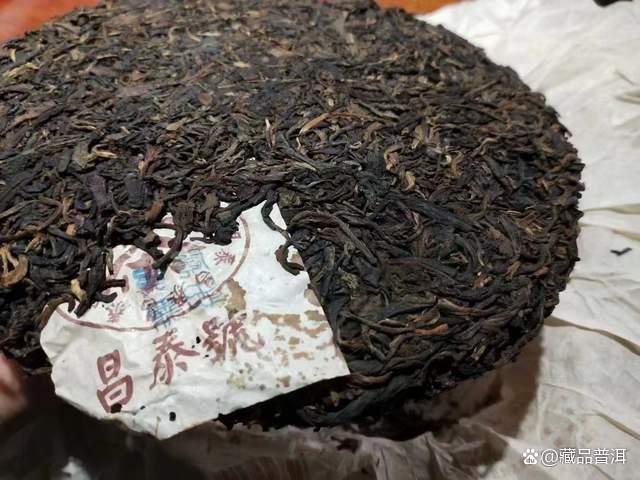 2003年昌泰号棕昌泰七子饼深度解析,景谷野放大树茶的陈年魅力 2003年昌泰号棕昌泰七子饼深度解析,景谷野放大树茶的陈年魅力