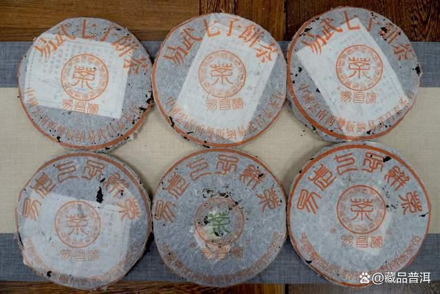 2003年昌泰号棕昌泰七子饼深度解析,景谷野放大树茶的陈年魅力 2003年昌泰号棕昌泰七子饼深度解析,景谷野放大树茶的陈年魅力
