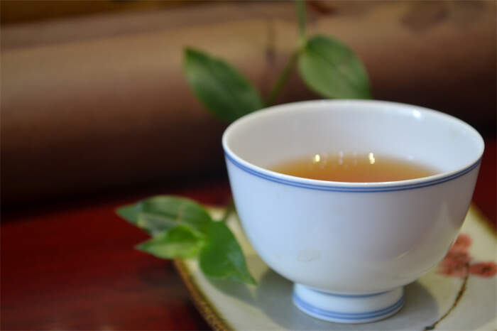 喝茶麻舌头锁喉不是农残超标?真正原因竟然是这些 喝到麻舌头、锁喉的茶,别只怪农药!