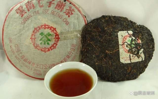 70年代绿字黄印普洱茶品鉴体验 陈年樟香韵味十足