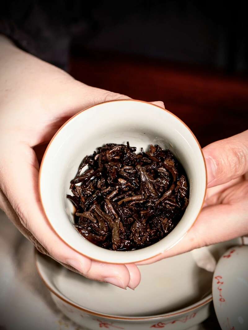 老同志蛇年生肖熟饼江耀金鳞震撼上市,古树普洱茶香醇厚回甘 brand_alt_mark