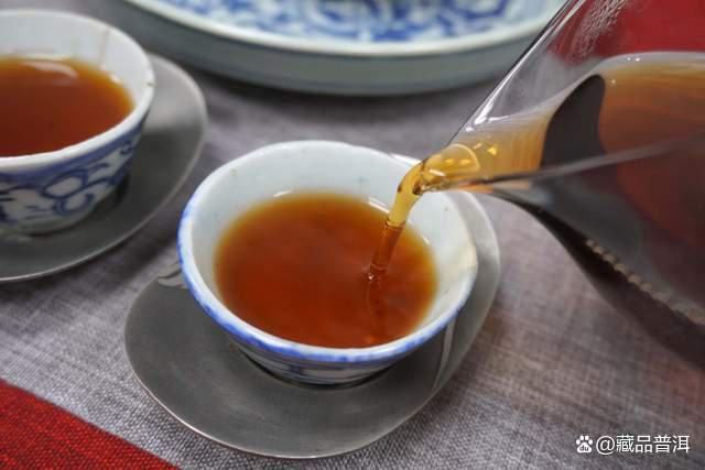 大益金针白莲与7572熟茶对比分析 两者特点差异详解