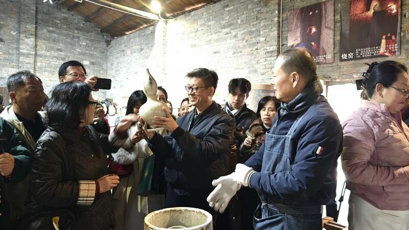 中茶号级红标古树版首发 瓷茶文化交融开启新年新篇章 brand_alt_mark