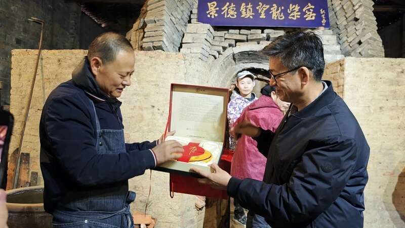中茶号级红标古树版首发 瓷茶文化交融开启新年新篇章 brand_alt_mark