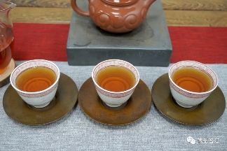 2003年景迈千年古树茶品鉴指南：何仕华监制经典之作