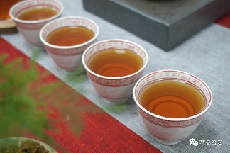 2003年景迈千年古树茶品鉴指南：何仕华监制经典之作