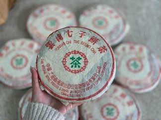 99傣文青饼：勐海茶厂经典7542配方的传世之作