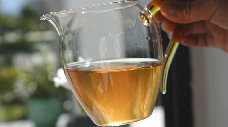 万市长虹陈料饼茶与古树饼茶品鉴体验,勐宋版纳茶区原料工艺解析 brand_alt_mark