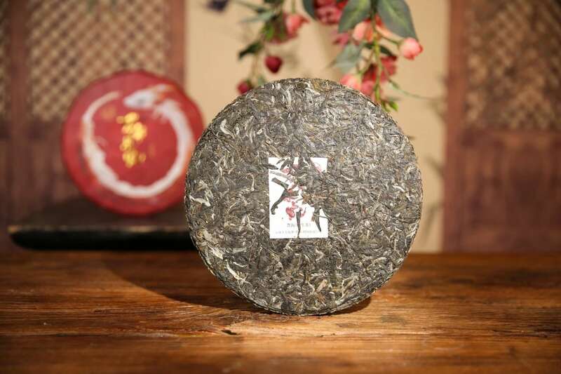 万市长虹陈料饼茶与古树饼茶品鉴体验,勐宋版纳茶区原料工艺解析 brand_alt_mark