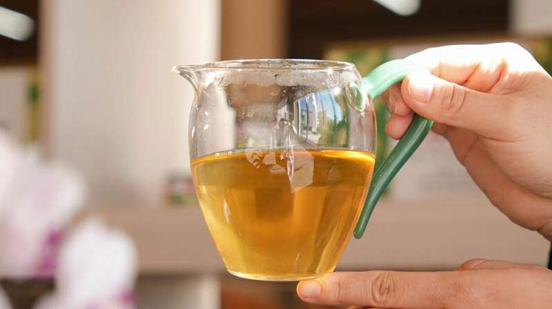 万市长虹陈料饼茶与古树饼茶品鉴体验,勐宋版纳茶区原料工艺解析 brand_alt_mark