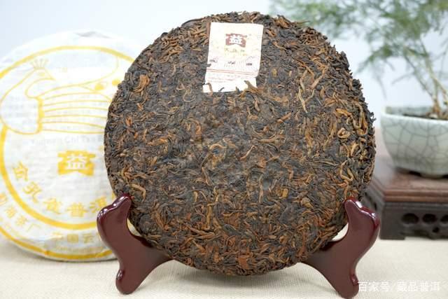 2006年大益金孔雀熟饼深度解析 老熟茶品质与收藏价值全解