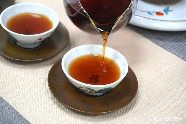 2006年大益金孔雀熟饼深度解析 老熟茶品质与收藏价值全解