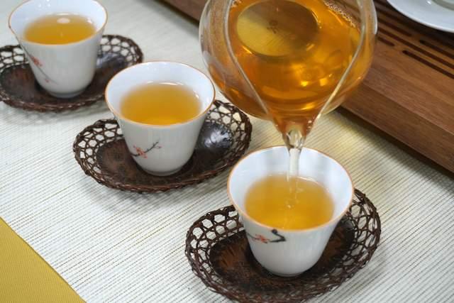 普洱茶茶纸上的棕褐色印记是什么茶油现象解析
