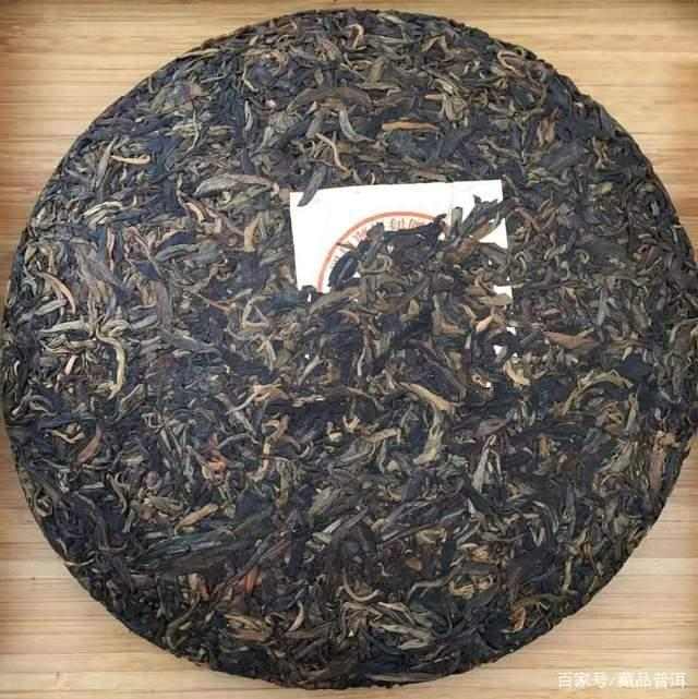 勐海茶厂易武一片叶来历揭秘，叶柄怀定制经典普洱茶品鉴