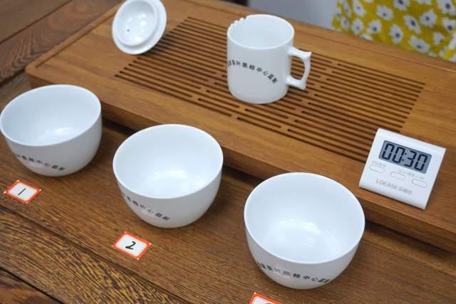 揭秘行家都在用的普洱试茶法，试茶和品茶有什么区别？