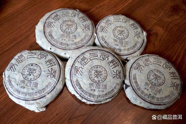 99易昌号小饼：早期易武纯料标杆，彰显易武茶陈化实力！