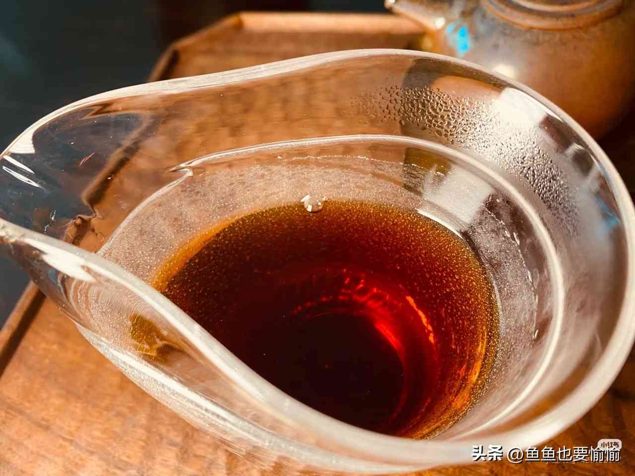 六堡茶与普洱茶的陈化潜力及工艺差异解析 六堡茶与普洱茶的陈化潜力及工艺差异解析
