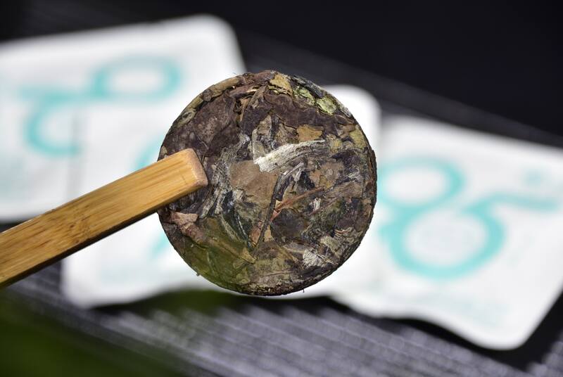 高山老茶饼陈香药韵与岁月沉淀的传承 2024年一头大象95小饼白茶:高山陈料,岁月沉淀