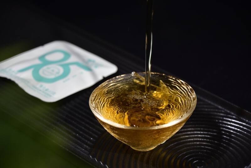 高山老茶饼陈香药韵与岁月沉淀的传承 2024年一头大象95小饼白茶:高山陈料,岁月沉淀