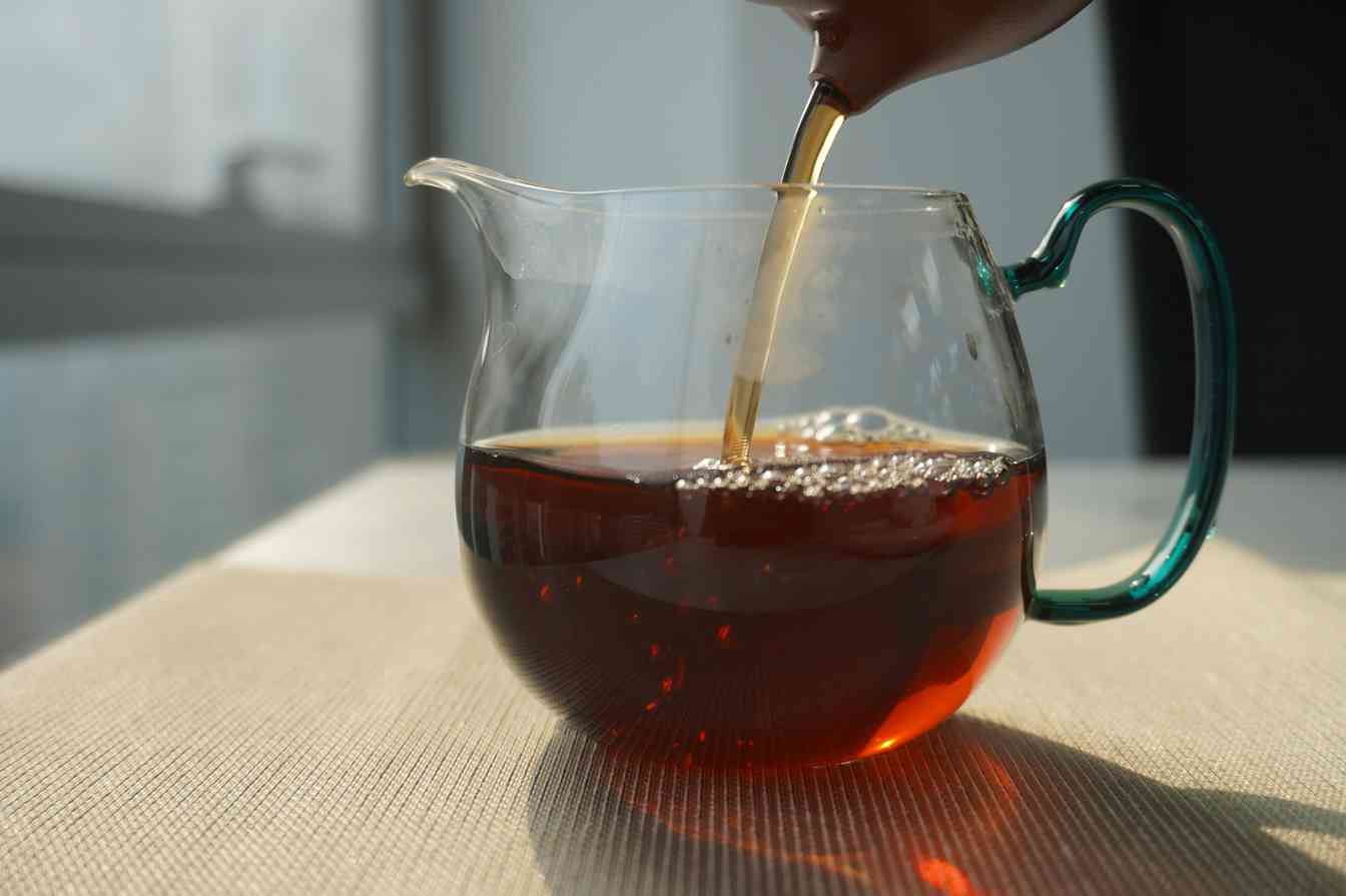 普洱熟茶选购四要点：发酵工艺、仓储、汤色与叶底
