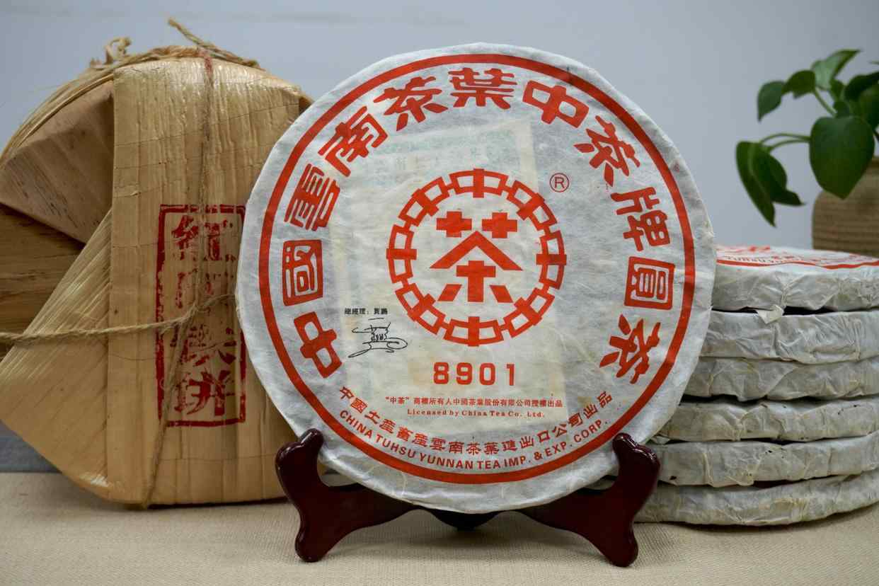 06年中茶红印8901铁饼，延续中茶红印风格，中老期普洱茶热门茶品