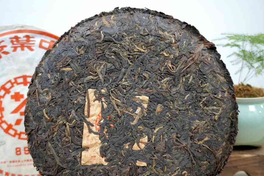 06年中茶红印8901铁饼，延续中茶红印风格，中老期普洱茶热门茶品