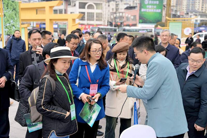 共议茶业大计!2025年蒙顶山茶商大会圆满召开! 全球茶商共议茶业大计!2025年蒙顶山茶商大会圆满召开!