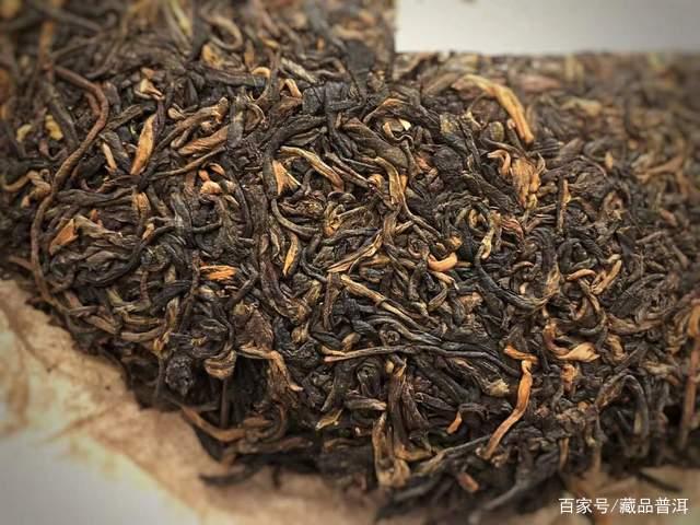 普洱茶经典之作：96紫大益青饼独特魅力与价值解析