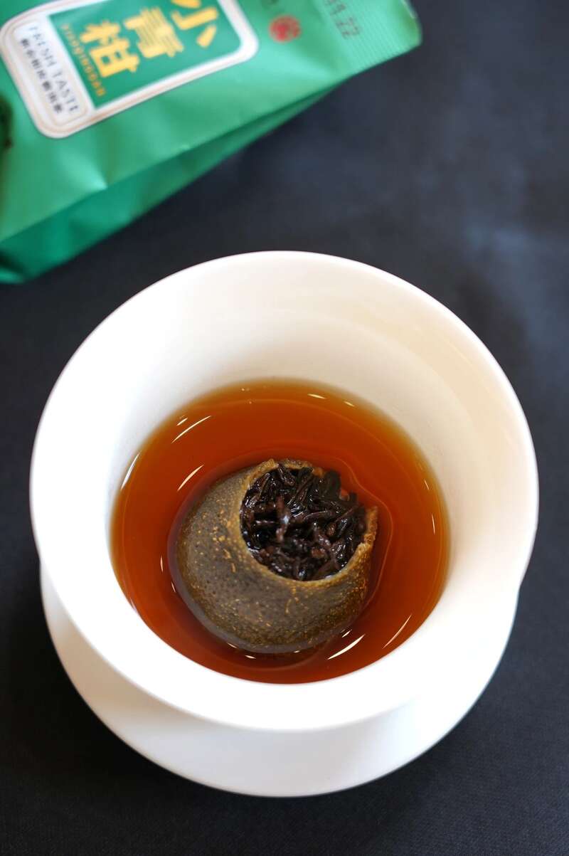 新会青柑普洱茶,双韵奇香唤醒夏日活力 一口鲜灵柑普茶,解锁你的夏日元气!新会柑皮x普洱熟茶,八角亭匠心之礼惊艳上市!