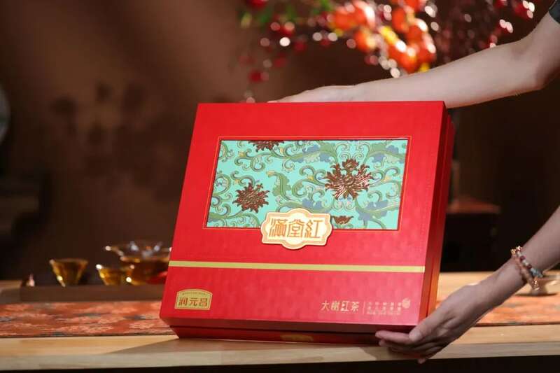 满堂红红茶寓意深远,赠礼佳选 润元昌满堂红:满堂红运盛,笑碰茶杯声
